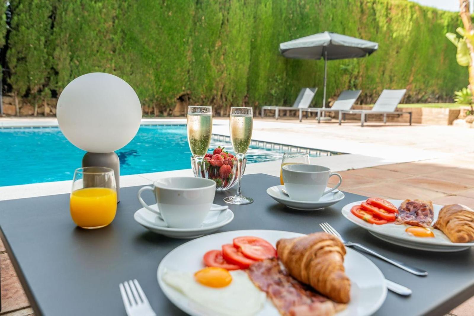 4 Bedroom In Location - Heated Pool Villa Marbella