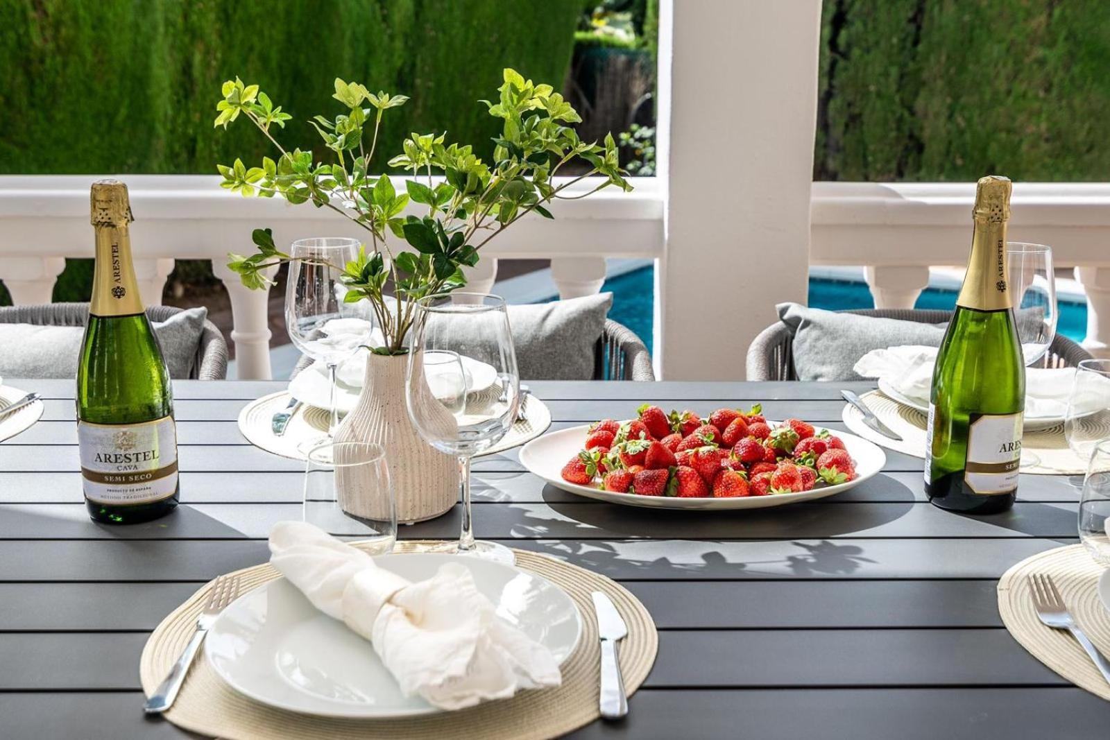 4 Bedroom In Location - Heated Pool * Marbella